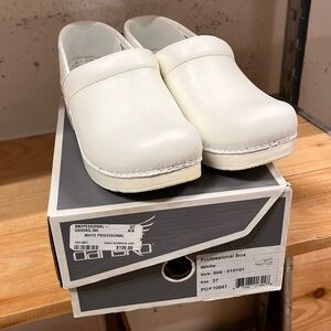 Dansko professional white, women’s 6.5/7 European 37